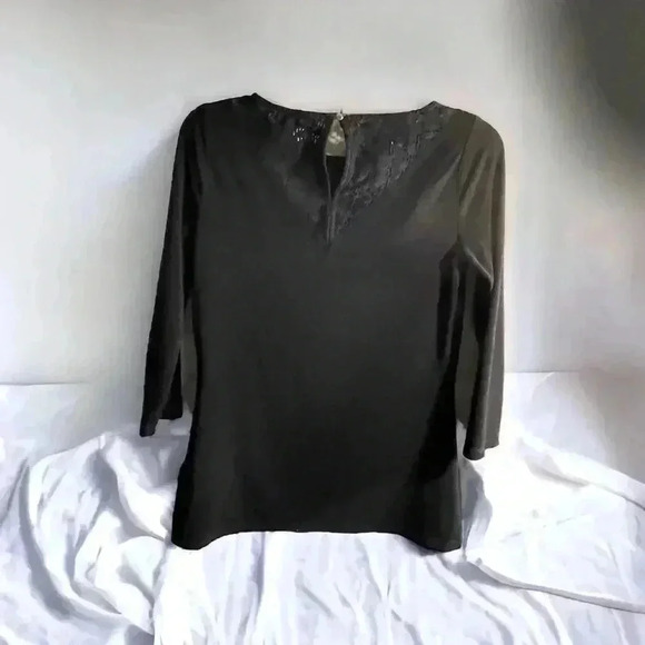Lauren Ralph Lauren women’s XS black top with lace accents. Back button closure - Picture 6 of 6